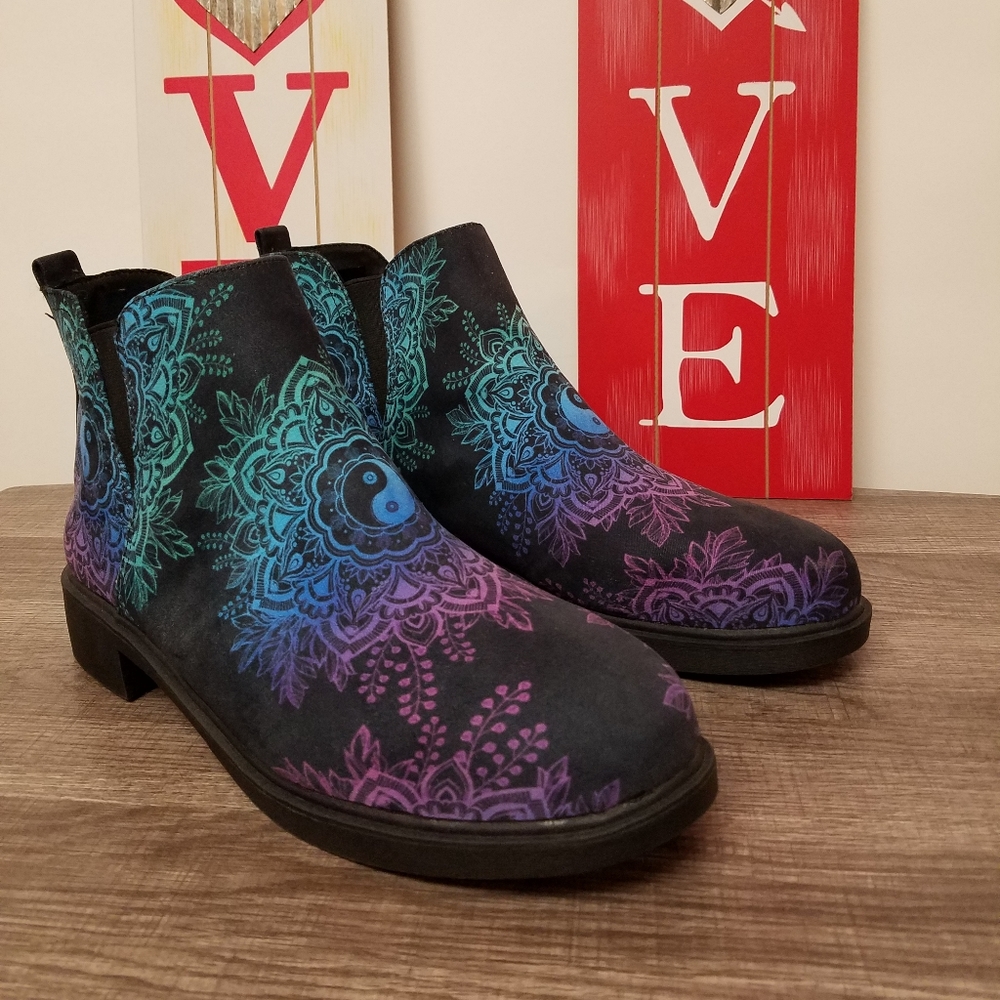 Yes We Vibe Boots Yin/Yang Vibrant Colors W11 M9.5